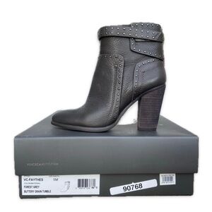 Vince Camuto Faythes Grey Studded Leather Ankle Boots 5 EUC w/box